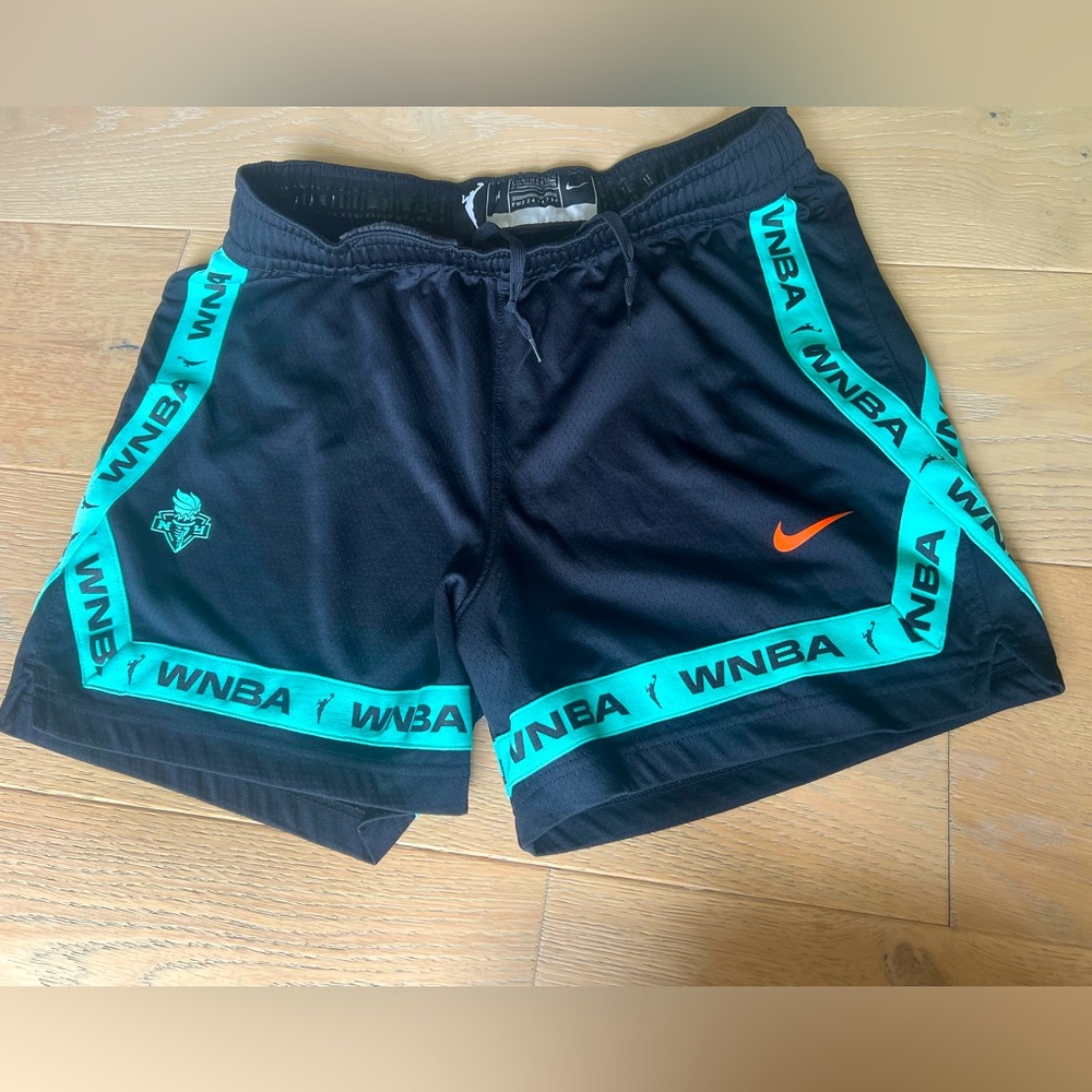 WNBA New York Liberty Team Issue Nike Shorts Size M NWOT